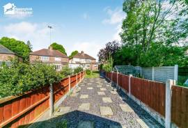 3 bedroom, Semi-detached house for sale