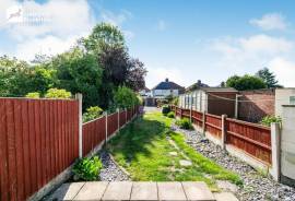 3 bedroom, Semi-detached house for sale