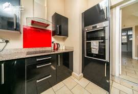 3 bedroom, Semi-detached house for sale