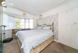 3 bedroom, Semi-detached house for sale