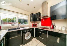 3 bedroom, Semi-detached house for sale