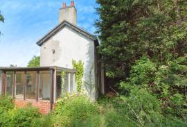 2 bedroom, Detached house for sale 2 bedroom, Detached house for sale