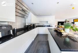 3 bedroom, Apartment for sale