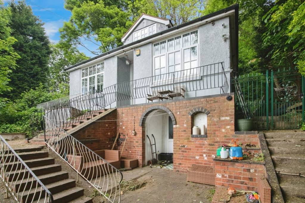 4 bedroom, Detached bungalow for sale