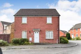 3 bedroom, Detached house for sale