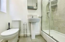 4 bedroom, Detached house for sale