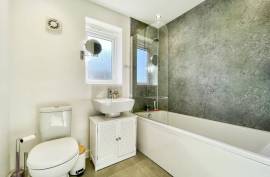 4 bedroom, Detached house for sale