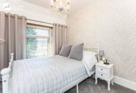 3 bedroom, Semi-detached house for sale