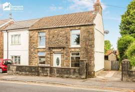 3 bedroom, Semi-detached house for sale