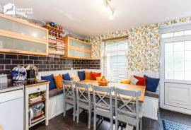 3 bedroom, Semi-detached house for sale