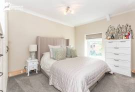 3 bedroom, Semi-detached house for sale
