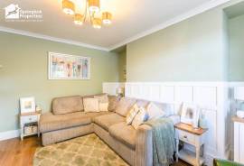 3 bedroom, Semi-detached house for sale