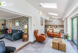 4 bedroom, Detached house for sale