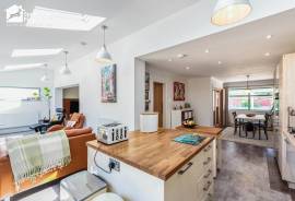 4 bedroom, Detached house for sale