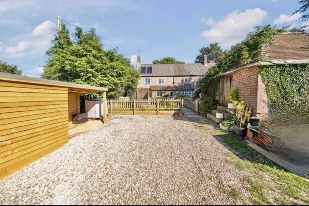 3 bedroom, End of terrace house for sale