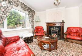 3 bedroom, Semi-detached house for sale