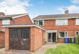 3 bedroom, Semi-detached house for sale