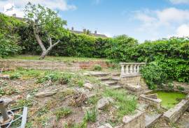 3 bedroom, Semi-detached house for sale