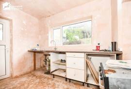 3 bedroom, Semi-detached house for sale