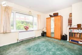 3 bedroom, Semi-detached house for sale
