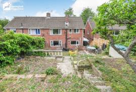 3 bedroom, Semi-detached house for sale