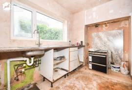 3 bedroom, Semi-detached house for sale