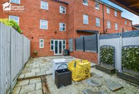 4 bedroom, Terraced House for sale