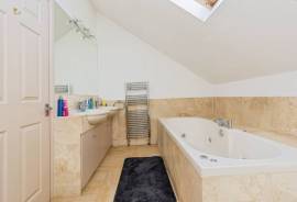3 bedroom, Detached house for sale
