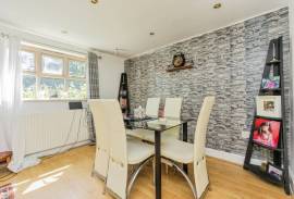 3 bedroom, Detached house for sale