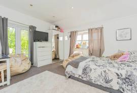 3 bedroom, Detached house for sale