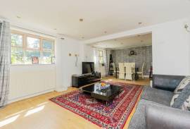 3 bedroom, Detached house for sale