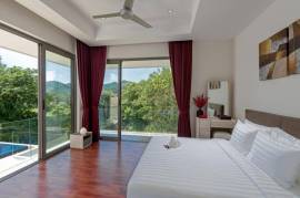 Impressive Four-Bedroom Sea View Villa in Ao Por