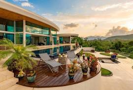 5-Bedroom Ultra-Luxe Oceanfront Villa in Ao Por