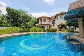 Exquisite 6-bedroom pool villa for sale in Kathu Near Phuket Country Club