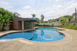 Exquisite 6-bedroom pool villa for sale in Kathu Near Phuket Country Club