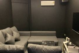 Three and Half Storey Commercial Building for Sale in Phromphong, only 500 m from BTS Phrom Phong.