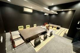 Three and Half Storey Commercial Building for Sale in Phromphong, only 500 m from BTS Phrom Phong.
