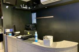 Three and Half Storey Commercial Building for Sale in Phromphong, only 500 m from BTS Phrom Phong.