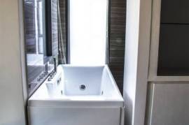 Icon Park - Modern Two Bedroom Penthouse with Beautiful Mountain View