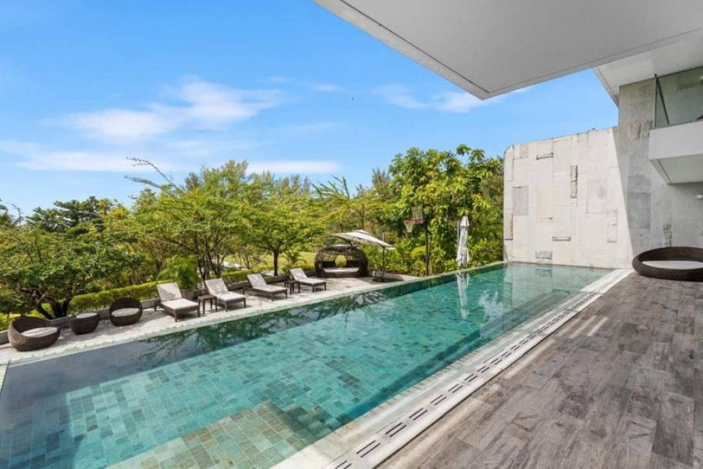 Elegant 4-bedroom Patio Duplex with Private Pool and Stunning Sea Views
