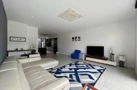Black Mountain : 4 Story 3 Bedroom Townhouse