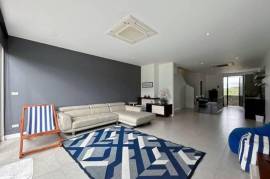 Black Mountain : 4 Story 3 Bedroom Townhouse