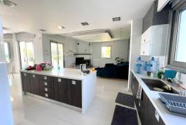 Fully Furnished 6 Bedroom Villa - Peyia, Paphos