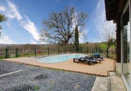 Property with gite, swimming pool, 11ha of land with etang