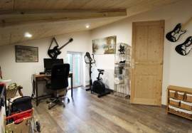 Property with gite, swimming pool, 11ha of land with etang