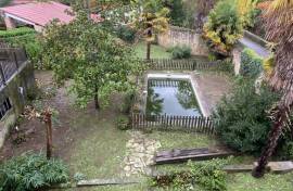 Bourgeois town house with pool, garden & independent apartment
