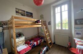 Bourgeois town house with pool, garden & independent apartment