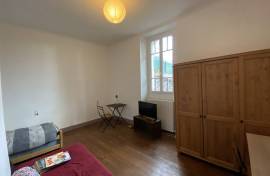 Bourgeois town house with pool, garden & independent apartment