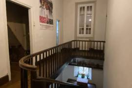 Bourgeois town house with pool, garden & independent apartment