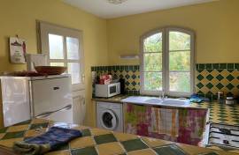 Bourgeois town house with pool, garden & independent apartment